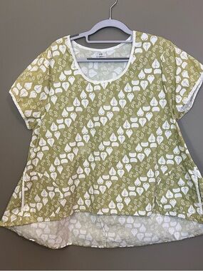 Tulip Tunic Top in Light Olive pear Leaf Print